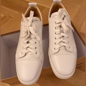 CHRISTIAN LOUBOUTIN
Vieira leather sneakers size 10 worn once